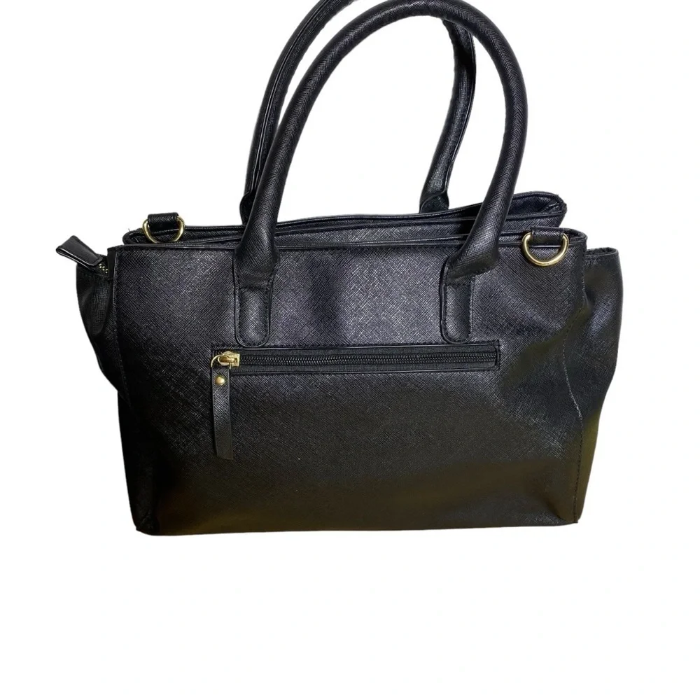 Kenneth Cole Reaction this roomy